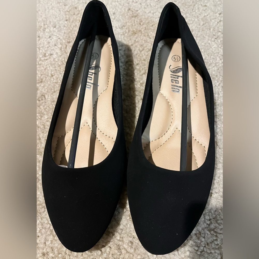 Brand new Shein shoes! They were a little too big for me. Size 5.5. Enjoy. ☺️